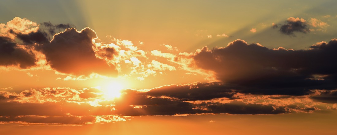 Auf dem Bild ist ein Sonnenuntergang zu sehen.